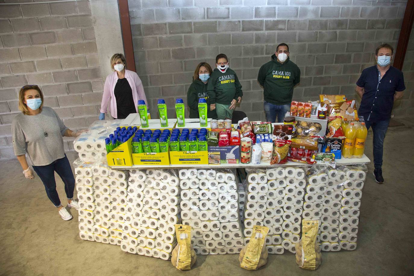 El Camargo Rugby Club dona alimentos y productos de higiene para los vecinos más necesitados