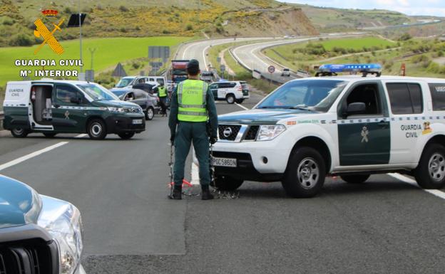 Detenida una pareja por transportar hachís en Colindres