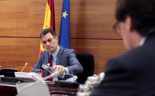 Revilla exige a Sánchez una «cogobernanza real» de las autonomías para que el PRC apoye la prórroga