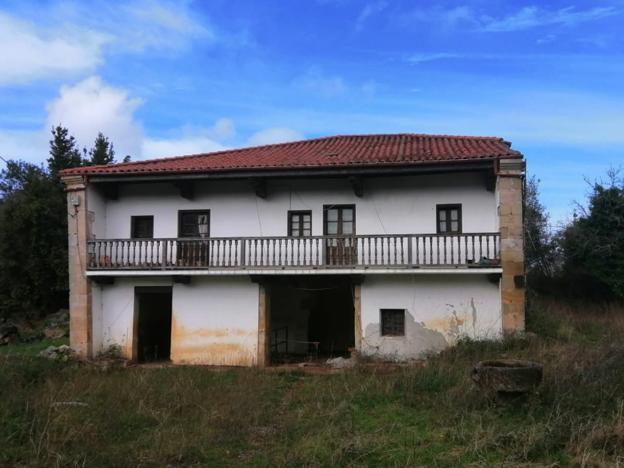Reclaman la protección de una casona en Villaescusa para restaurarla pero dicen que Patrimonio lo impide