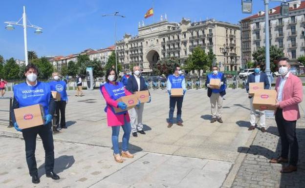 Arlequín dona 12.002 latas de conservas al Banco de Alimentos, una por cada socio del Racing