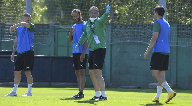 Oltra piensa ya en el equipo que quiere