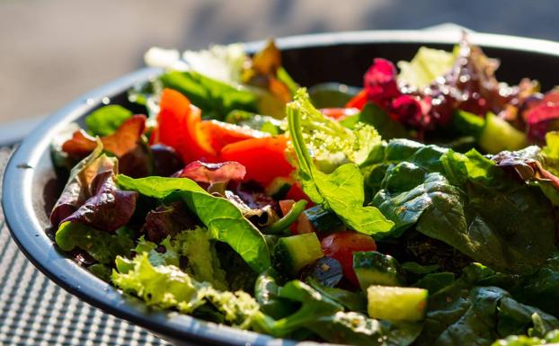 Las infinitas propiedades de una ensalada fresca y bien aliñada