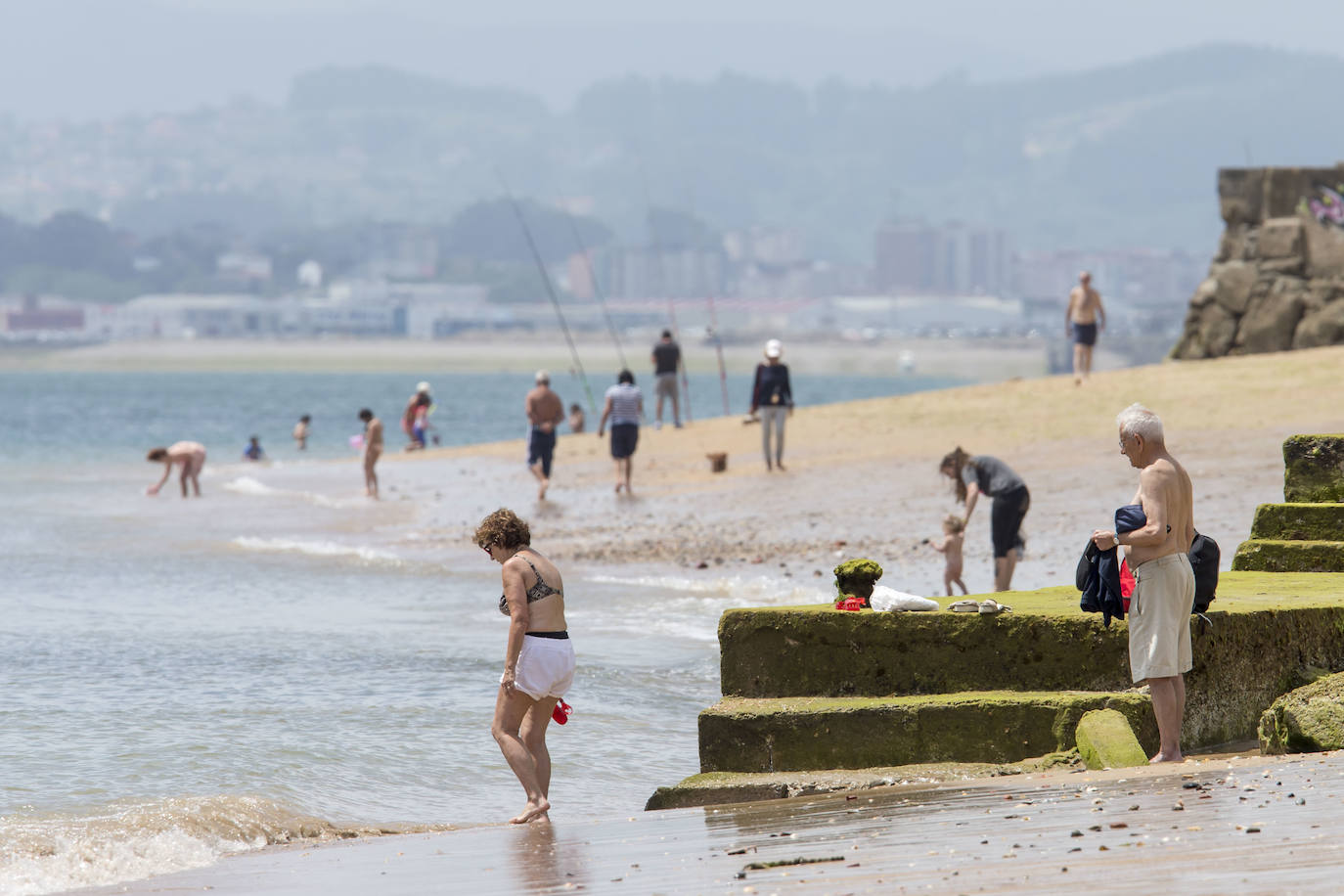 De la playa al centro comercial, y el cementerio abierto en Santander