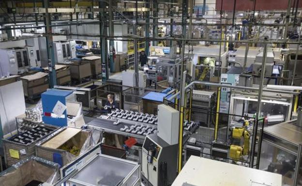 «Enquistada» la negociación de los ERE y ERTE en la empresa Teknia de Ampuero