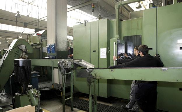 El Gobierno de Cantabria se implica en el plan de competitividad de la Nissan en Los Corrales