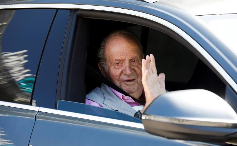 El rey Juan Carlos, un año retirado y bajo la lupa