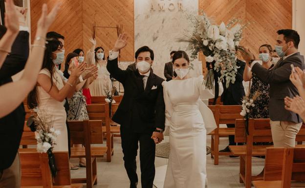 Así ha sido una de las primeras bodas con mascarilla y aforo reducido