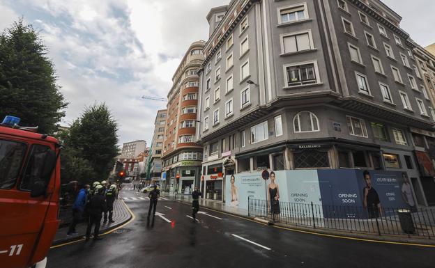 Desalojan a 21 vecinos de un edificio de Isabel II ante el riesgo de derrumbe por problemas estructurales