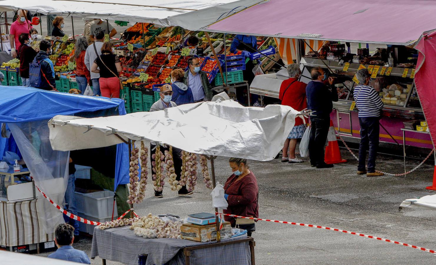 Satisfacción entre los comerciantes por el regreso del mercadillo de Torrelavega al Ferial