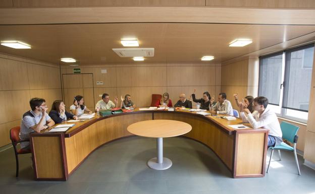 El baile de nombres en el Ayuntamiento de Noja