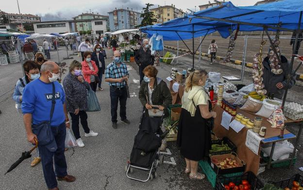 Los comerciantes vuelven «encantados» al Ferial y descartan un mercadillo en el centro