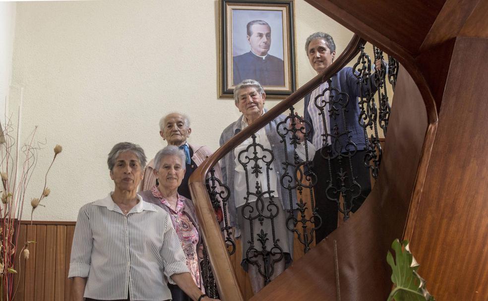 La Hermandad de Costaleros del Barrio Pesquero solicita la Medalla de Plata de Santander para las monjas Mercedarias