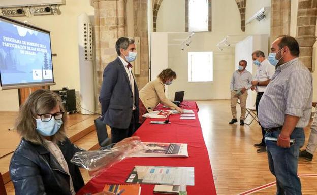 El Gobierno diseña un programa para fomentar la participación de las mujeres de Liébana