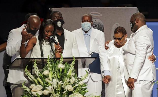 El entierro de George Floyd deja en el aire la causa racial en EE UU