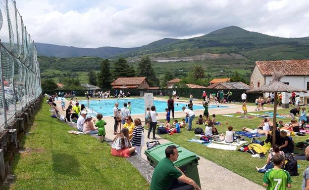 Las piscinas de Iguña no abrirán este verano