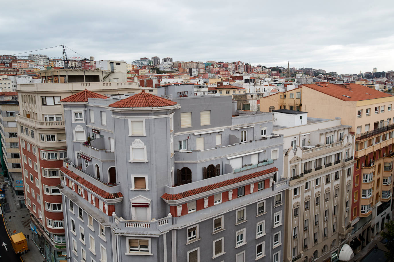 El desalojo del número 13 de Isabel II manifiesta la necesidad de vigilar 131 edificios de la zona incendiada en 1941