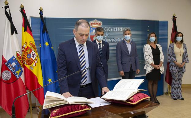 El PP denuncia el nombramiento de nuevos directivos en el Gobierno regional durante la pandemia