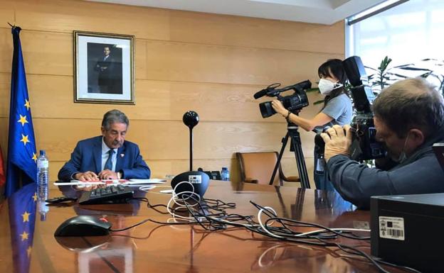 El consejero de Sanidad considera que Cantabria está «preparada» para reabrir el viernes la movilidad con el País Vasco