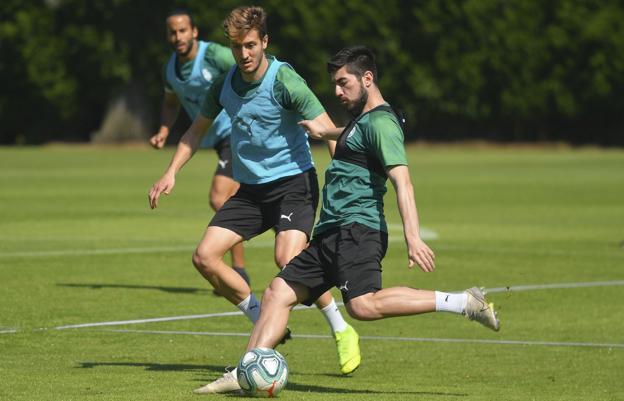 El Racing y el Zaragoza prorrogan el contrato de Papu