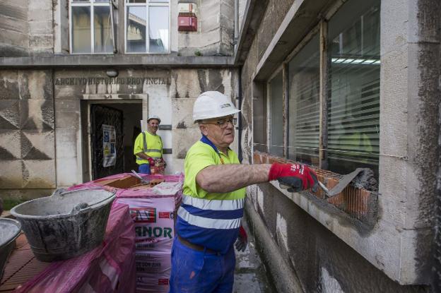 Empleo más estable y paro más largo, la cara y cruz de los cántabros mayores de 45 años