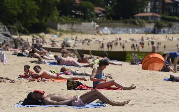 Sol, playa y terrazas en un domingo «casi normal»