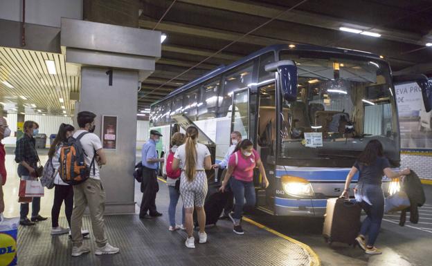 Los autobuses y trenes restablecen todos los destinos desde Cantabria