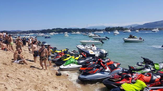 Aficionados a las motos de agua lamentan la imagen del pasado sábado en El Puntal