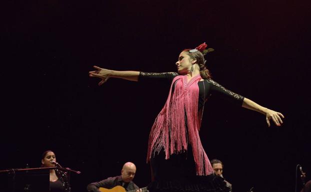 Libros, veladas poéticas, danza y teatro, con Noja como escenario