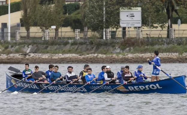 Astillero sigue en un mar de dudas