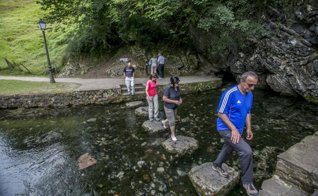 Un paseo hasta los caprichos de La Fuentona de Ruente