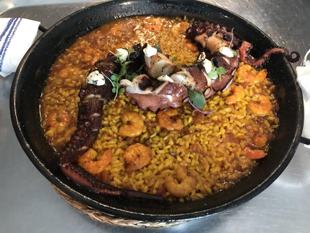La versatilidad del pulpo en 10 especialidades en La Dársena de Suances