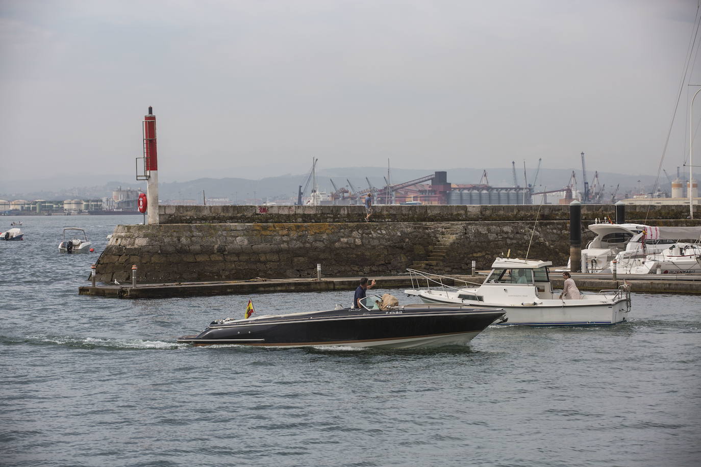 Embarcaciones que surcan la bahía