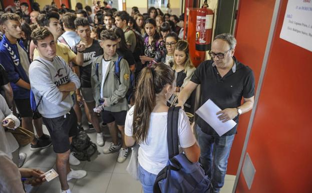 Más de 3.100 estudiantes cántabros se matriculan para realizar la EBAU, la cifra más alta del siglo