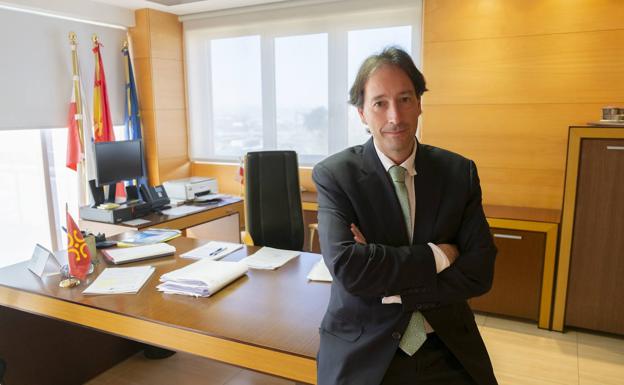 Revilla comparece «bastante tocado» tras el accidente del consejero de Obras Públicas