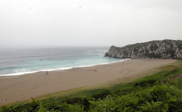 Banderas negras para la playa de Usgo y el relleno de la Marisma de Raos