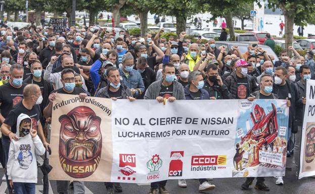 Los trabajadores de Nissan Barcelona se manifiestan en Santander y recaban el apoyo de las instituciones cántabras