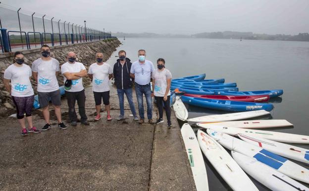 El piragüismo y el paddle surf llegan a la Punta Parayas este verano de forma gratuita