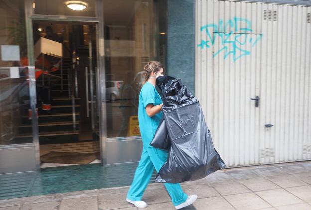 Sanidad detecta otro positivo ajeno al brote de Castilla-Hermida que eleva a 32 los casos activos