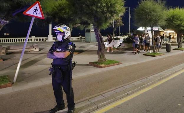 La Policía ha puesto 337 multas por no usar mascarilla, la mayoría en el botellón