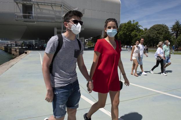 «Aquí hay mucha playa, comida y poco virus»