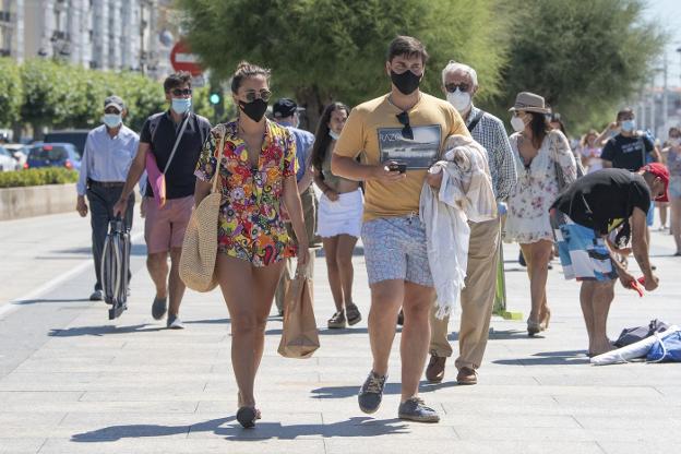 Revilla plantea la mascarilla obligatoria aunque se garantice la distancia social