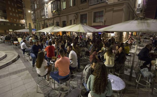 La Policía Local detiene a dos jóvenes por la agresión a otro en la plaza de Cañadío