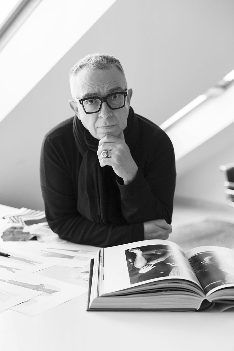 Así vive la decoración el modista cántabro Luis Alonso