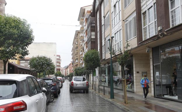 Dos compañeros de piso se apuñalan y golpean mutuamente en Torrelavega