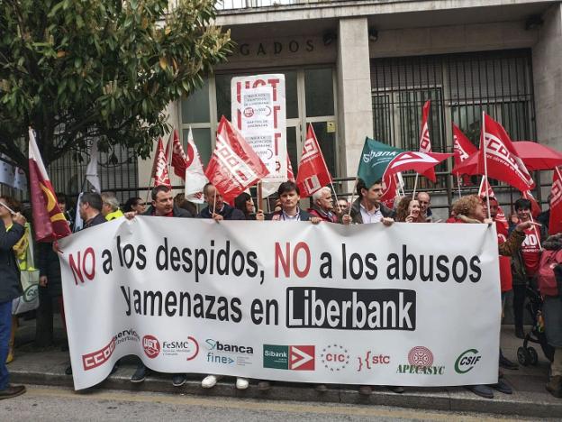 Visto para sentencia el juicio sobre el cambio de condiciones laborales en Liberbank