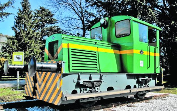 Una locomotora restaurada dará la bienvenida en el polígono de Barros