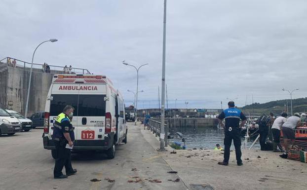 Trasladan a la cámara hiperbárica de Valdecilla a un buzo que se sintió indispuesto mientras cortaba algas en Llanes