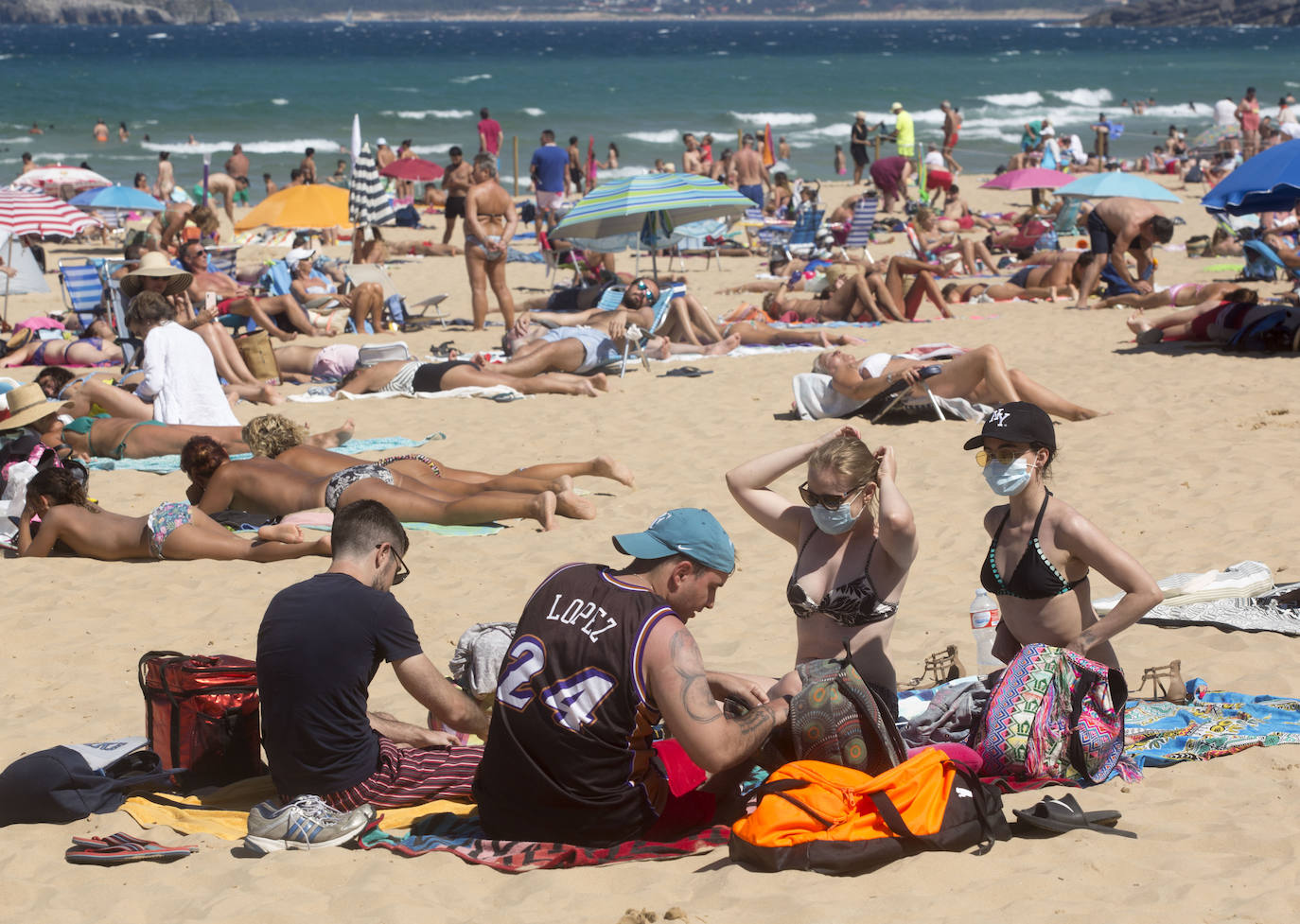 Las playas de El Sardinero, abarrotadas este sábado