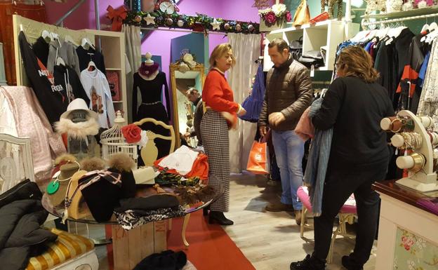 Comerciantes y hosteleros de El Astillero se reúnen para analizar las necesidades reales del sector